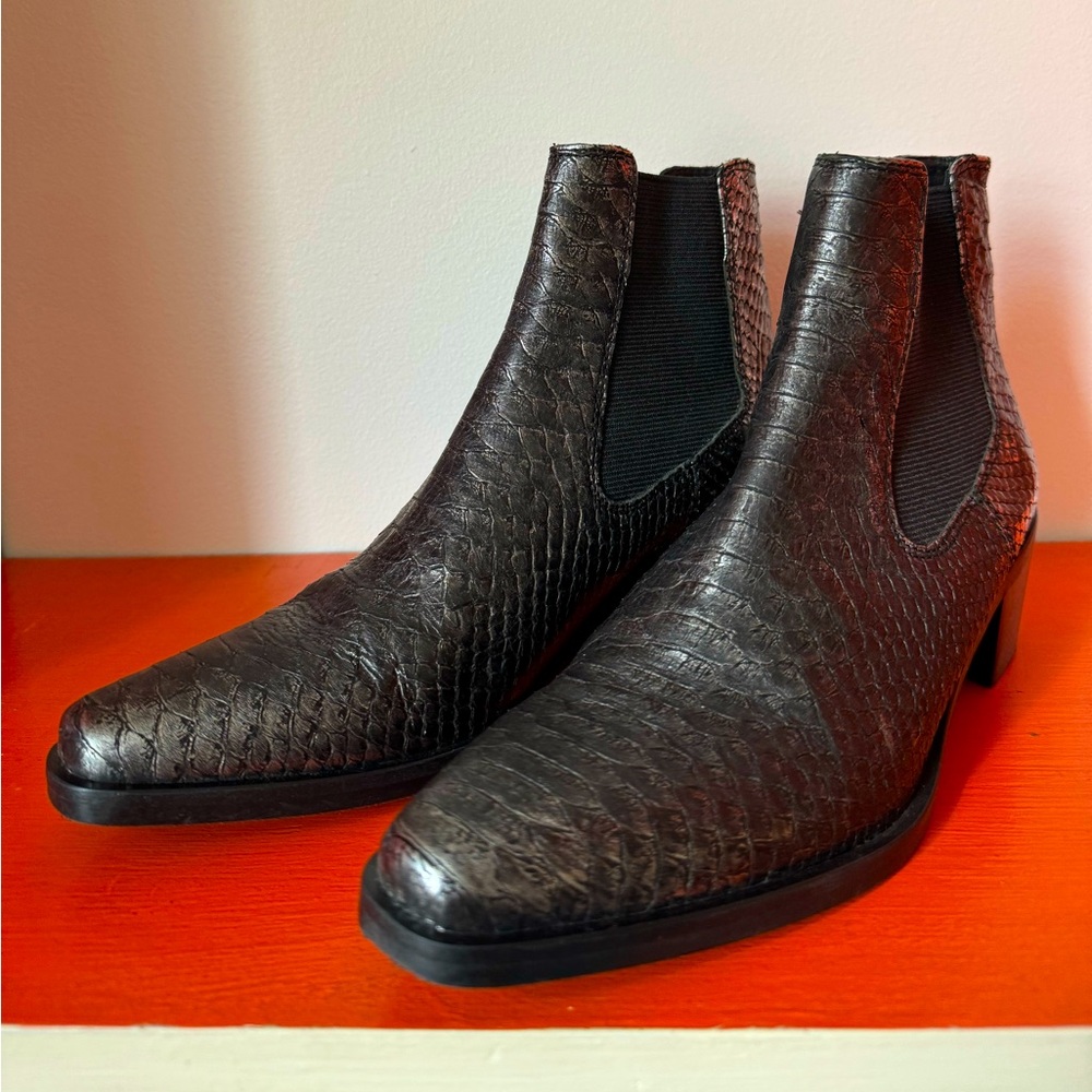 Donald Pliner Ankle Boots, size 6
